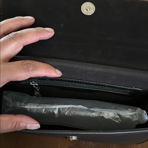 Badgley Mischka Vegan leather crossbody bag EUC - Picture 3 of 6